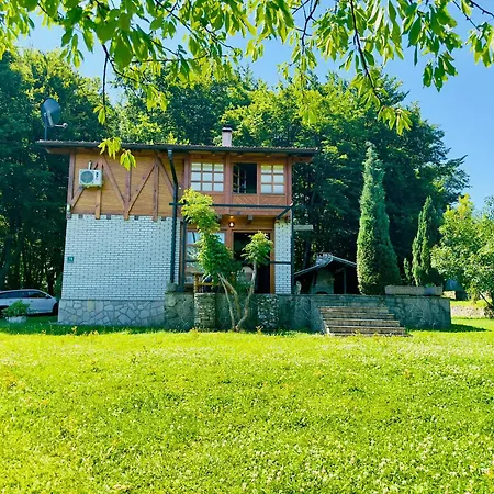 בית נופש Ema *